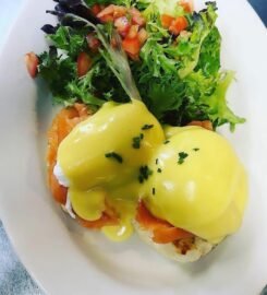 Creekside Bar and Bistro
